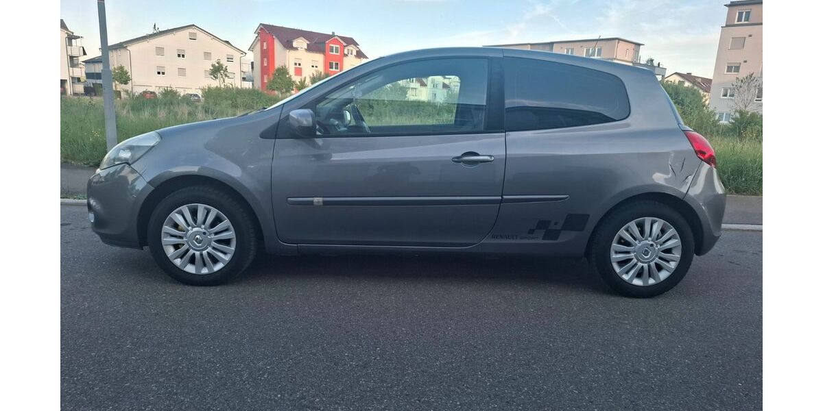 Renault Clio 213.000 km 2.350 &euro; Trossingen 78647