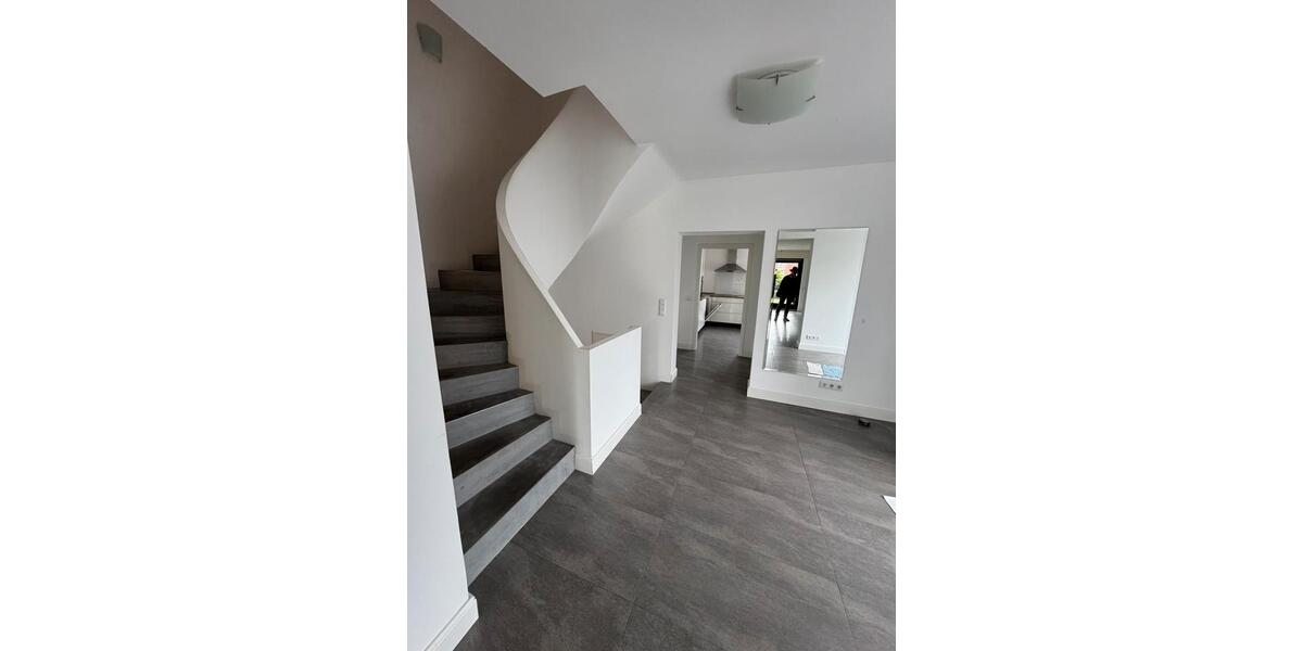 Reihenhaus Recklinghausen - 6 Zimmer, 195 m&sup2;, 3.040&euro; | Angebot:26295241