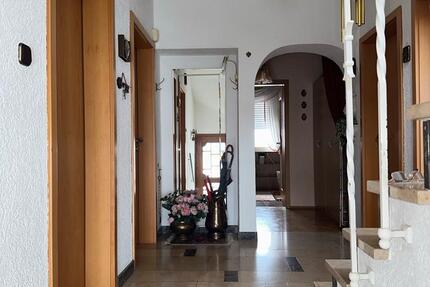 Haus Burkardroth - 6 Zimmer, 180 m&sup2;, 1.200&euro; | Angebot:26628083