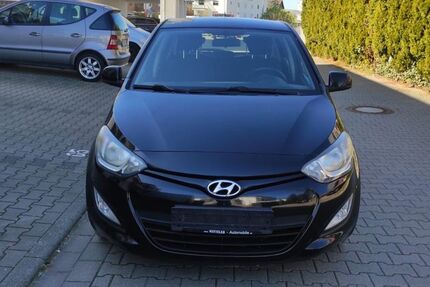 Hyundai i20 280.000 km 1.999 &euro; Paderborn 33102