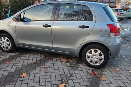 Toyota Yaris 111.000 km 3.890 &euro; Frankfurt amMain 60386