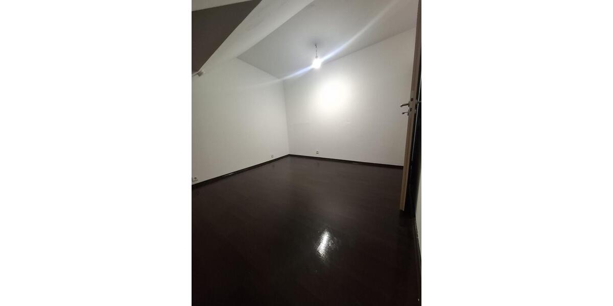 Dachgeschoßwohnung Essen Stadtbezirk VI - 2.5 Zimmer, 75 m&sup2;, 600&euro; | Angebot:25552920