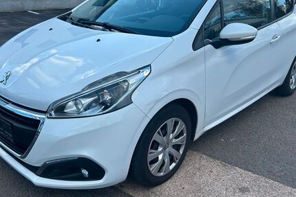 Peugeot 208 160.000 km 4.100 &euro; Saarbrücken 66117