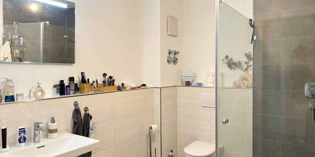 ***REDNITZ JUWEL*** SONNIGE 2 ZIMMER WOHNUNG MIT EINBAUKÜCHE, BALKON UND TIEFGARAGENSTELLPLATZ 2 zimmer