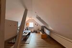 schöne Dachgeschoss Wohnung. 2 zimmer