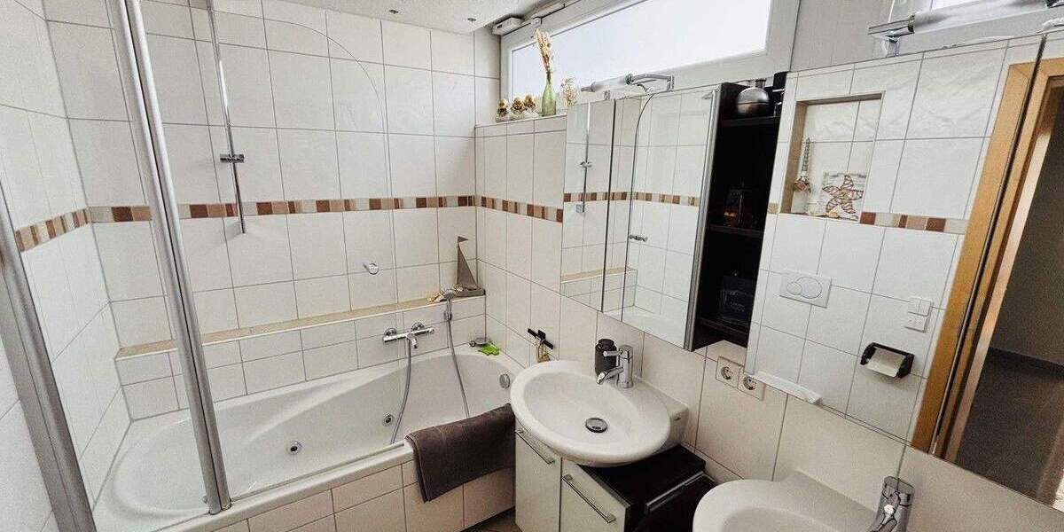 Reihenmittelhaus Fellbach Schmiden - 9 Zimmer, 184 m&sup2;, 749.000&euro; | Angebot:25392201