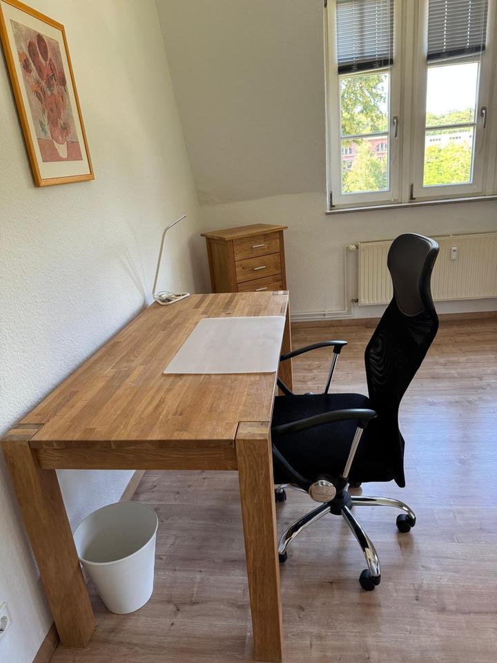 2 Zimmer in 3-er WG ab sofort frei,inkl. Internet, Strom, Heizung