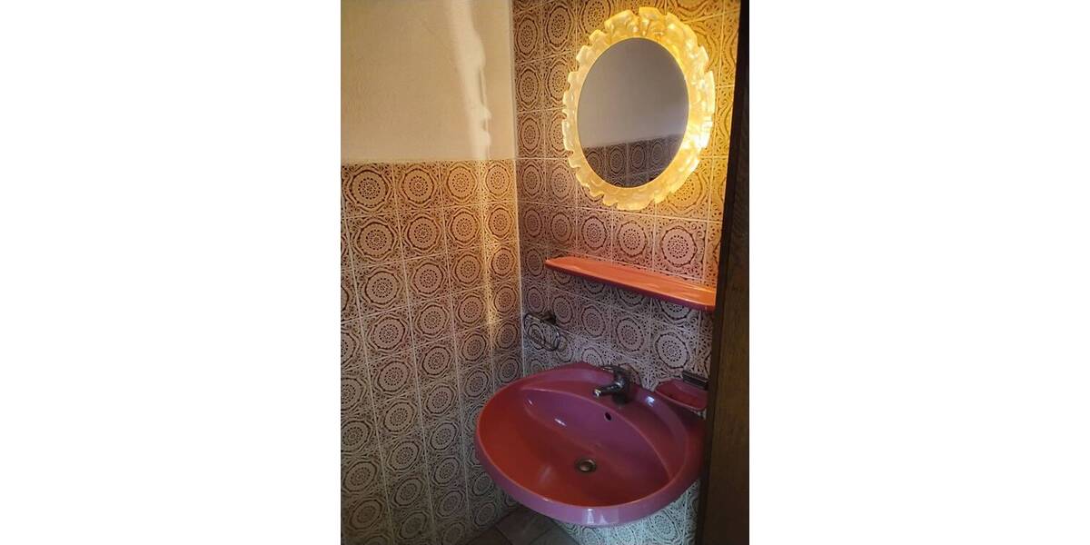 ***BÜSCHER IMMOBILIEN*** RESERVIERT!!! Geräumiges Reihenendhaus mit Vollkeller und 5 Zimmern auf einem Erbpachtgrundstück in zentrumsnaher Wohnlage 5 zimmer