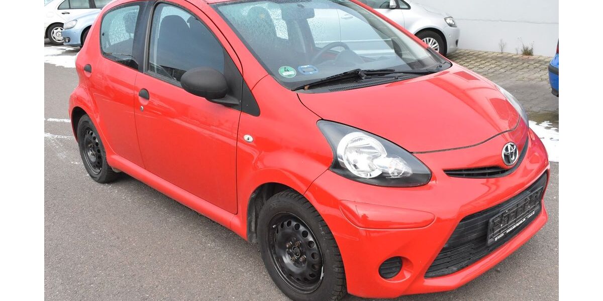 Toyota Aygo (X) 98.381 km 3.990 &euro; Dresden 01139