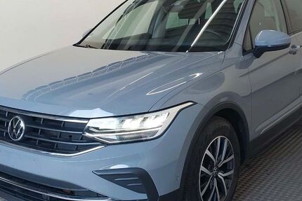 VW Tiguan 69.000 km 25.900 &euro; Frankfurt am Main 60388