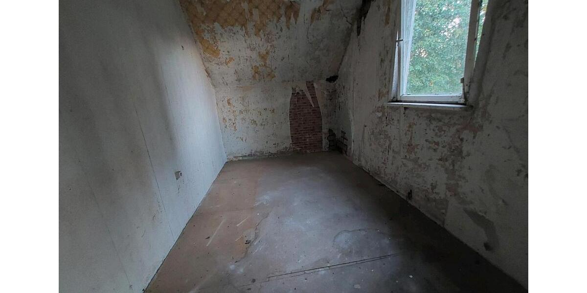 Einfamilienhaus Zetel - 11 Zimmer, 200 m&sup2;, 75.000&euro; | Angebot:26221088