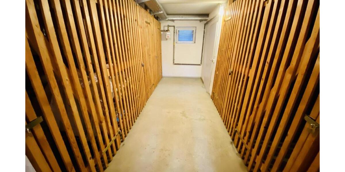 2 Raum DG-Wohnung mit Balkon und Blick ins Grüne. Bad mit Wanne! In Weida! - Dachgeschoßwohnung Weida Liebsdorf | Angebot:26347862