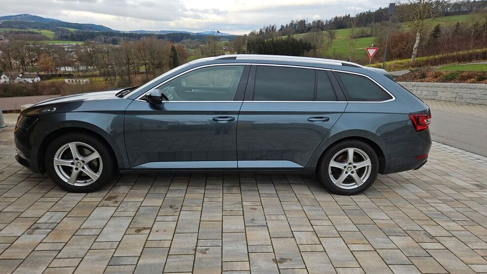 Skoda Superb 93.000 km 19.900 € Ascha 94347