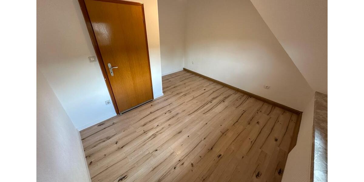 Dachgeschoßwohnung Marpingen - 3 Zimmer, 90 m&sup2;, 700&euro; | Angebot:26021107