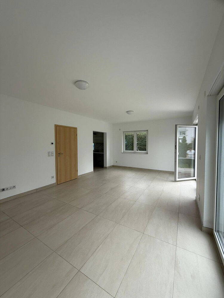 Modernes Doppelhaus 3 Schlafzi, Hobbyraum, Wohnzi, Garten, 2 Stellpl, BJ 2020, Fussbodenheizung