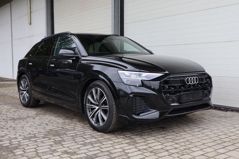 Audi Q8 6.400 km 69.500 € Passau 94034
