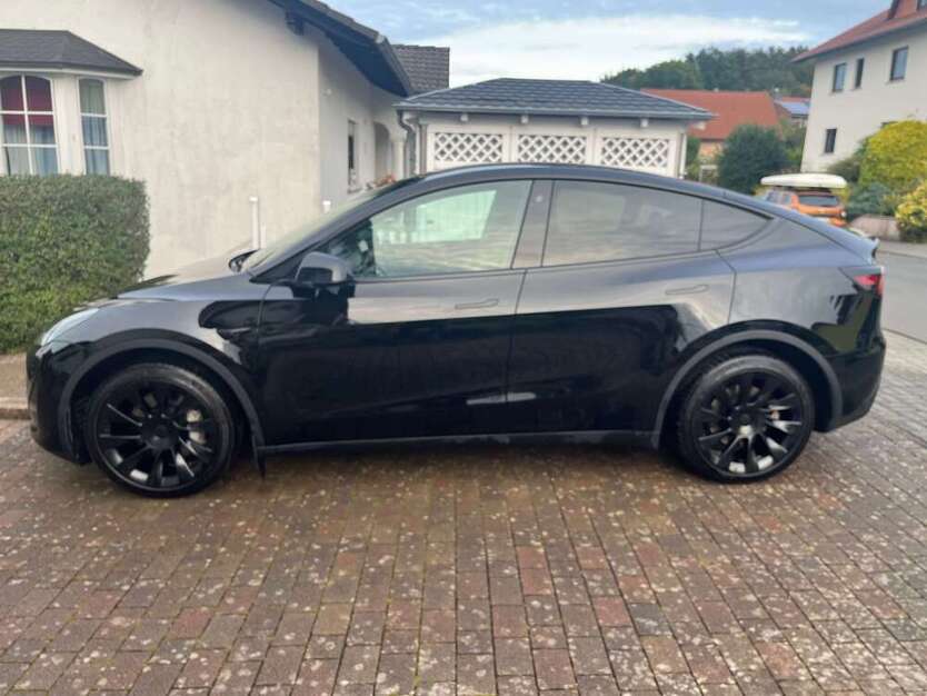 Tesla Model Y 33.500 km 40.900 € Schlüchtern 36381