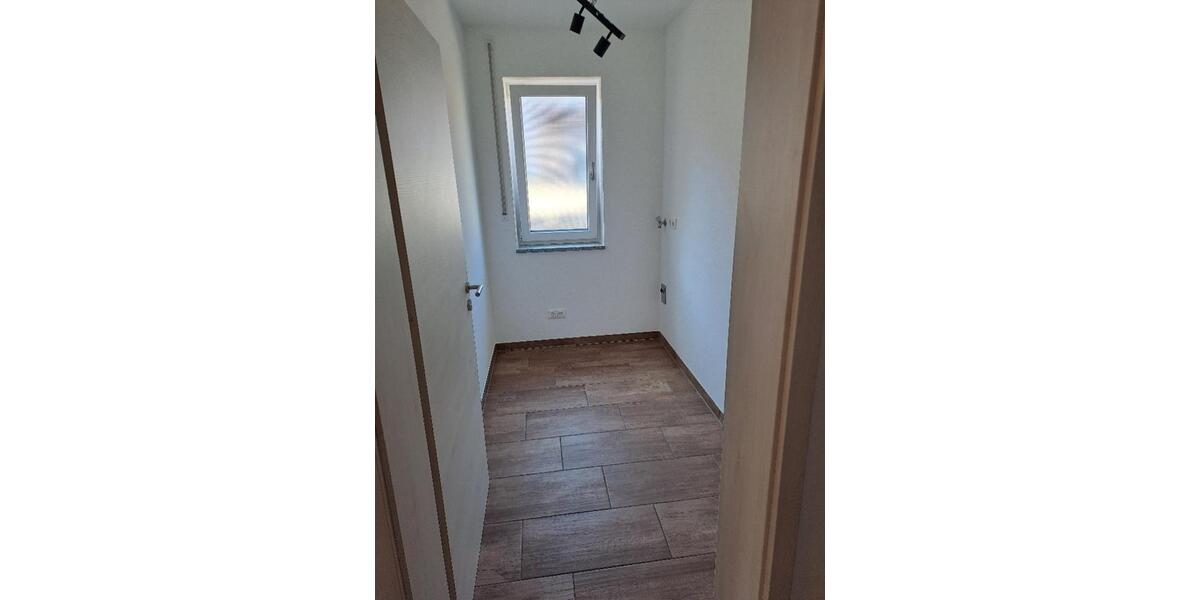 Erdgeschoßwohnung Pfarrkirchen - 6.5 Zimmer, 142 m&sup2;, 1.200&euro; | Angebot:25368778