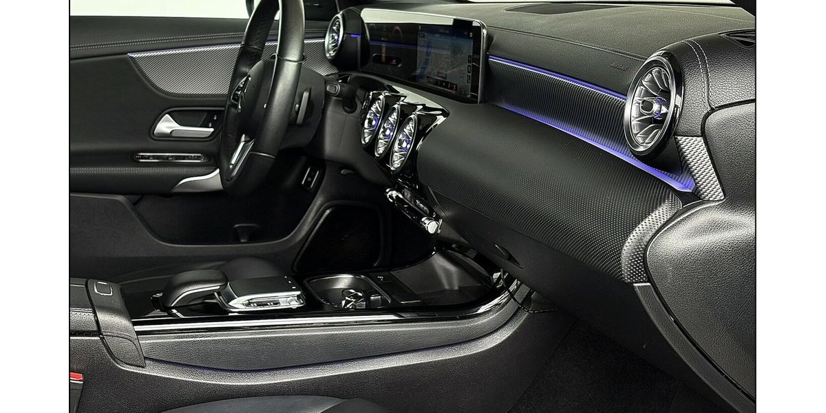 Mercedes-Benz CLA 200 d Limo LED Kamera Leder Assist. Ambient 215.000 km 19.499 &euro; Stade 21682
