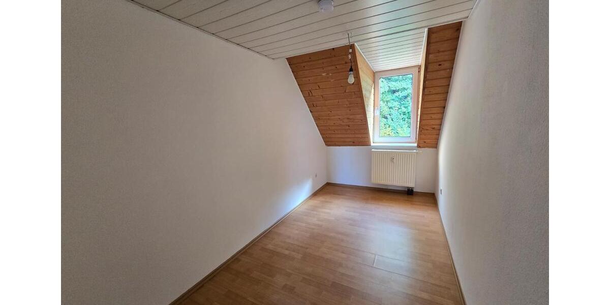 Dachgeschoßwohnung Weißenfels - 2.5 Zimmer, 67 m&sup2;, 400&euro; | Angebot:26610327