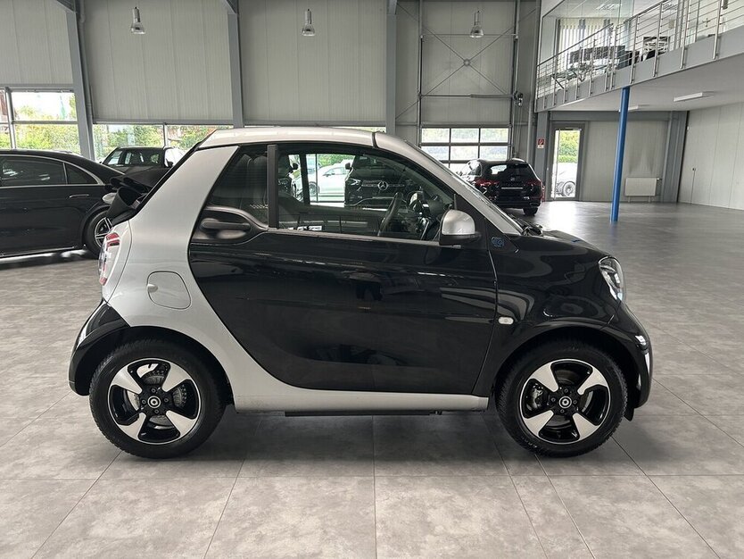 ForTwo EQ CABRIO EXCLUSIVE-22KW-RÜCKFAHRKAMERA