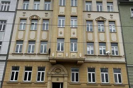 Geräumige, helle 2-Raum-Whg. im EG mit Balkon, Einbauküche und TV im Kochbereich, vermietet! 2 zimmer