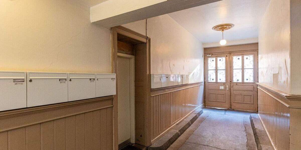 Mehrfamilienhaus mit zwei Gewerbeeinheiten in zentraler Innenstadtlage 2 zimmer