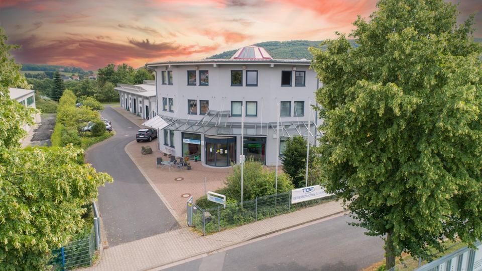 MODERNE BÜRORÄUME ZU VERMIETEN! ANT Invest GmbH Standort: 36466 D