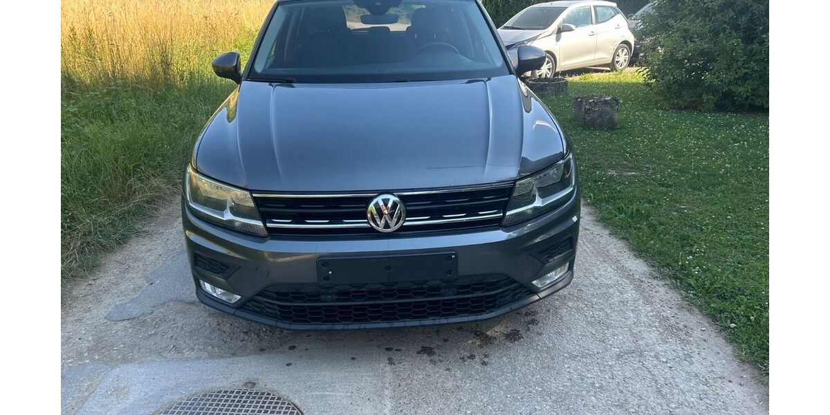 VW Tiguan 218.000 km 10.990 € Langsur 54308