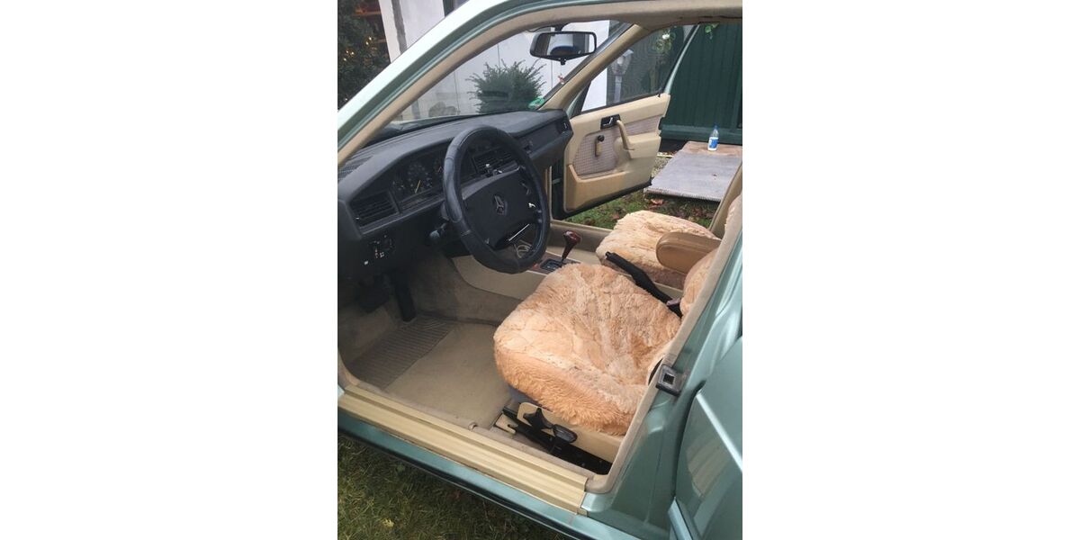 Mercedes-Benz 190 535.567 km 2.150 &euro; Emmerich 46446