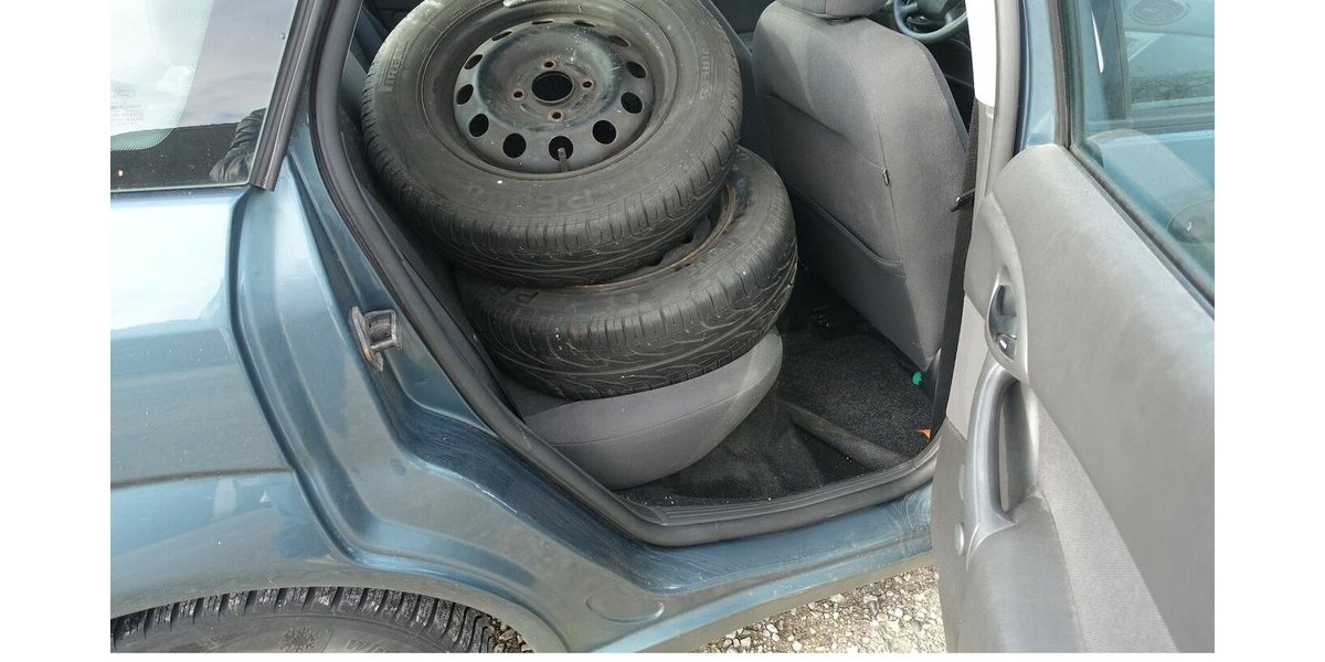 Ford Focus Finesse ohne TÜV Klima AHK Alu WR 4xAirbag 140.000 km 450 &euro; Neumarkt/OPf 92318