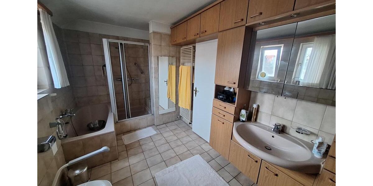 Einfamilienhaus Helmstedt - 10 Zimmer, 221 m&sup2;, 350.000&euro; | Angebot:27084827