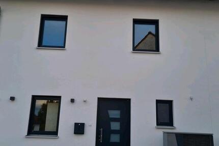 Doppelhaushälfte mit Garten 4 zimmer