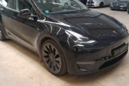Tesla Model Y 23.000 km 41.890 &euro; Helmstedt 38350