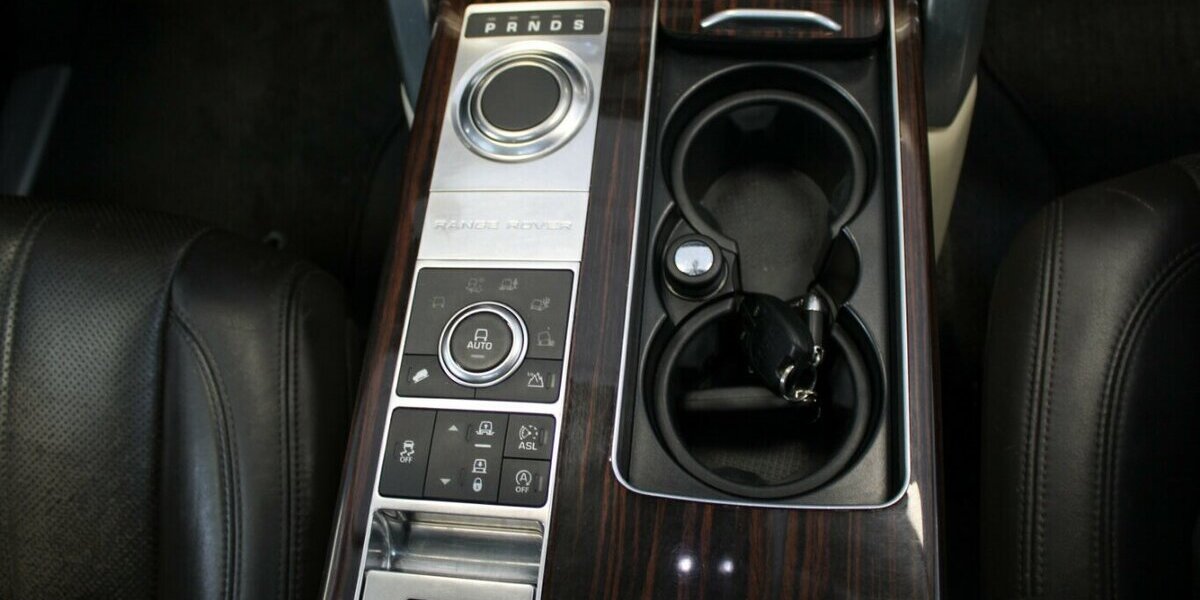 Land Rover Range Rover 4.4 SDV8 Vogue 182.940 km 27.980 &euro; Euskirchen 53881