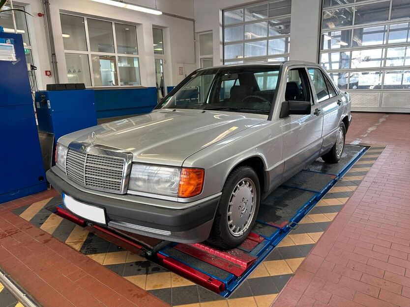 Mercedes-Benz 190 123.000 km 6.950 € Berlin 10829