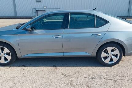 Skoda Superb 172.000 km 11.900 &euro; Extertal 32699