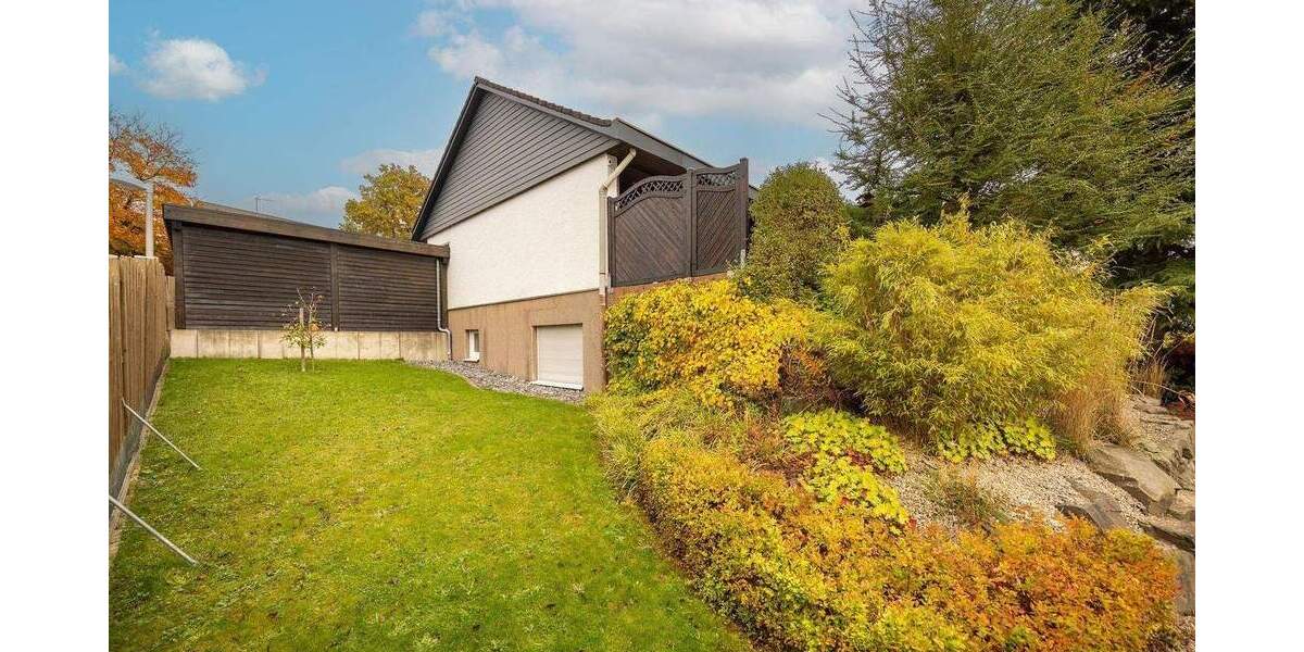 Einfamilienhaus mit Einlieger, Garage, Doppel-Carport und schönem Garten 7 zimmer