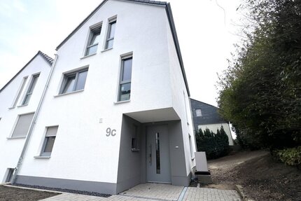 Energieeffiziente Doppelhaushälfte in Wetter: Modernes Wohnen mit vielen Gestaltungsmöglichkeiten
