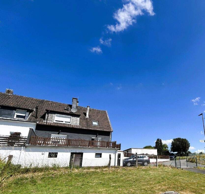 RUHE, NATUR UND WEITBLICK FAMILIENHAUS MIT GARAGE, TERRASSEN UND WEITERE LAND- UND GRÜNFLÄCHE 5 zimmer