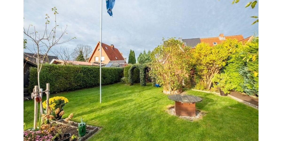 Doppelhaushälfte mit Traumgarten in Lübeck - St. Gertrud 3 zimmer