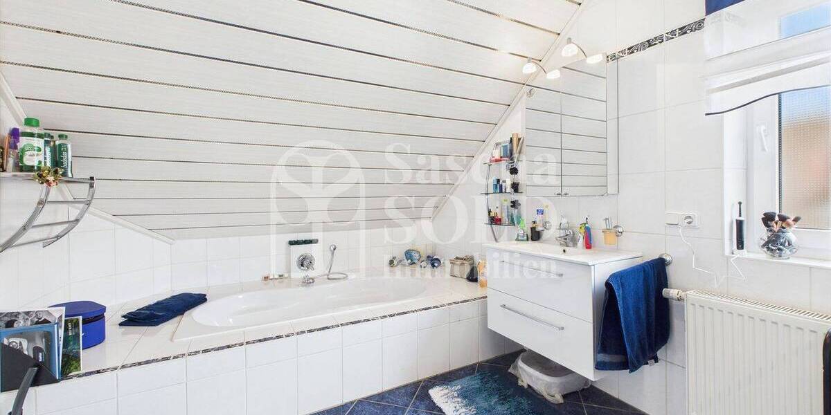 Freistehendes Einfamilienhaus mit Pool, Sauna und PV-Anlage - Viel Platz & Komfort in ruhiger Lage - Einfamilienhaus Ottweiler Lautenbach | Angebot:26897065