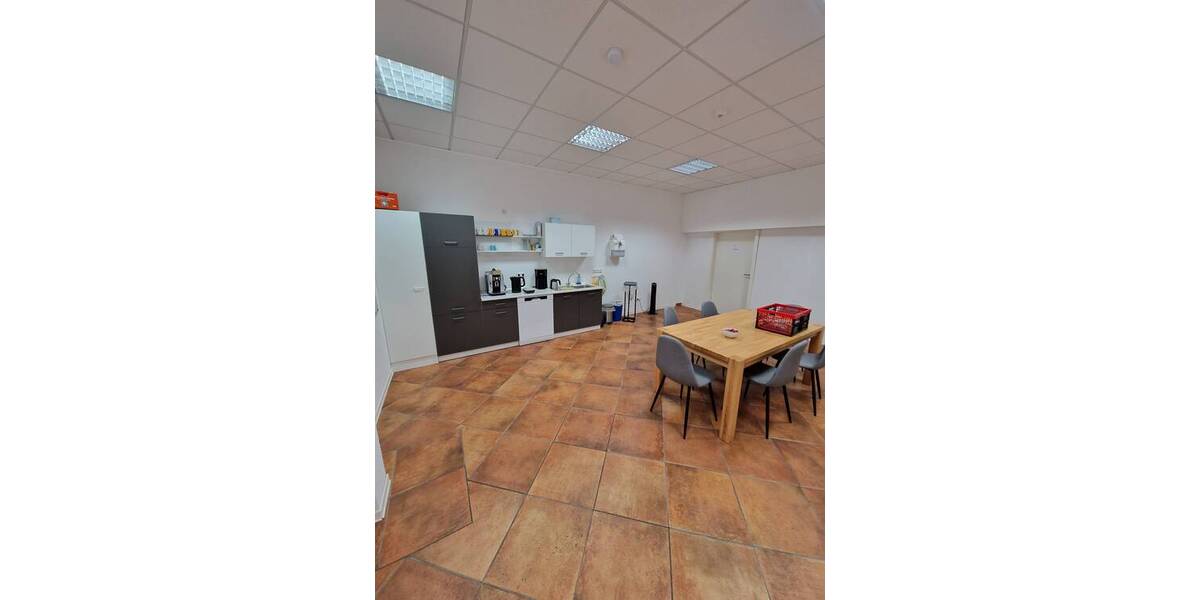 Großzügige Büros im EG mit direktem Zugang und Parkplätzen 4 zimmer