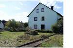 2-Familienhaus + DG-Wohnung mit großem Garten in ruhiger Lage! 8 zimmer