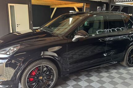 Porsche Cayenne 6.677 km 70.500 &euro; Korb 71404