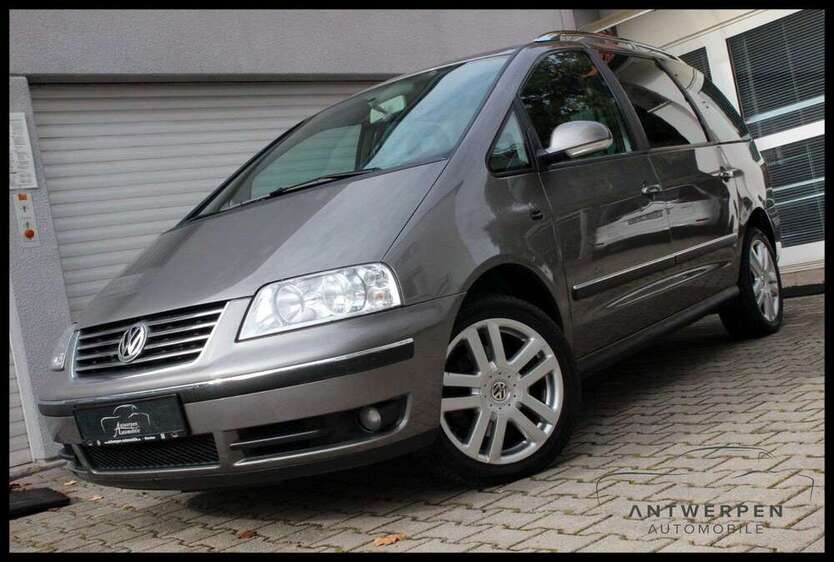 VW Sharan 65.200 km 12.890 € München 81243