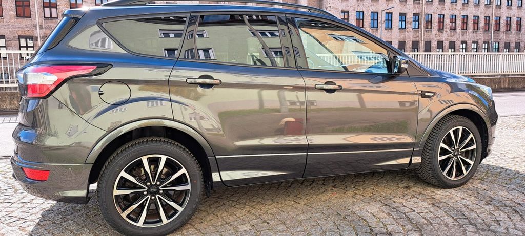Ford Kuga 51.000 km 19.400 &euro; München 81549