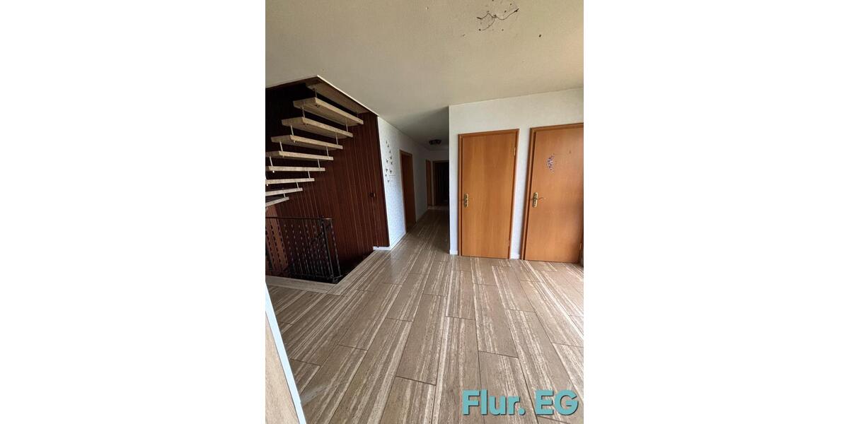 Großzügiges HausVilla ab Okt.2025 zu Vermieten. Kaltmiete 2160€ 8 zimmer