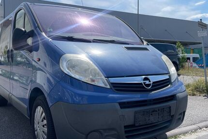 Opel Vivaro 146.743 km 8.999 &euro; Hockenheim 68766