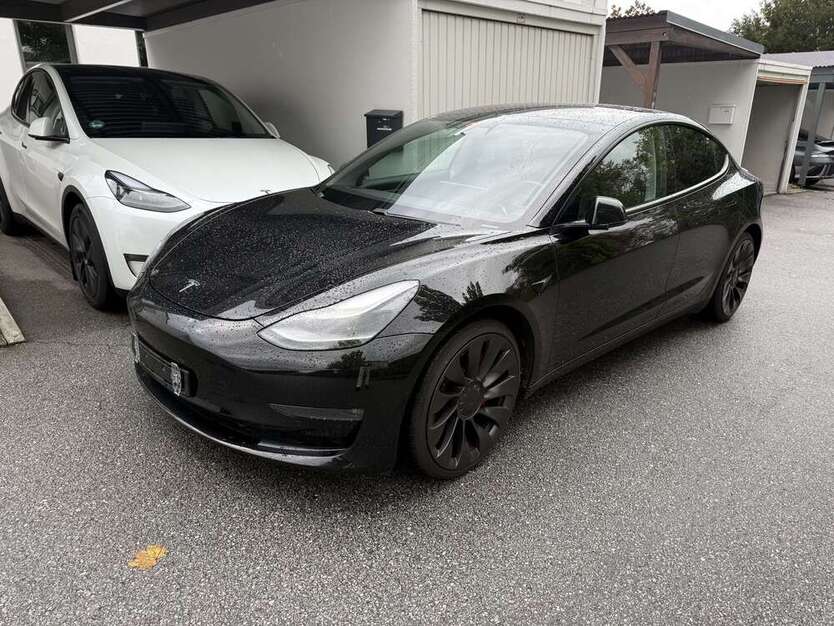 Tesla Model 3 79.600 km 27.200 € Passau 94036